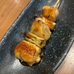 水天宮前のやきとり屋さん - ねぎま、タレ焼きで！安定の美味さ！タレの甘さに、ジューシーな肉汁がいい塩梅！