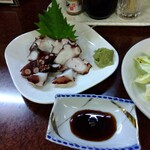 鶴亀 - タコのぶつ切り 450円(税込)(2024年12月14日撮影)