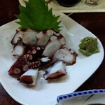鶴亀 - タコのぶつ切り 450円(税込)(2024年12月14日撮影)