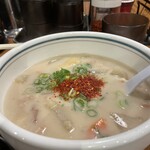 老虎苑 - 薬味のとんがらし。このアクセントがちょうどいい