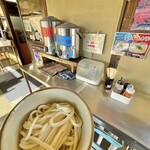 なかむら - つゆと薬味は店奥にてセルフ