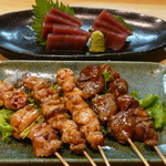 もり花 - 今月のおすすめマグロ刺身と串盛合せ五本\900です。