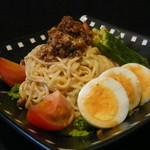 もり花 - 冷やしラーメンサラダピリ辛肉味噌と自家製ゴマドレッシングでどうぞ～