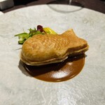 sincere - サステナブルな鱸をたい焼きのようなパイ包み焼きに仕立てて