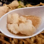 ケンチャンラーメン - 身入り、豚の背脂でとっても重要です（笑）