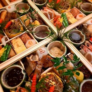 年末には好評のおせち料理承ります