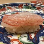 徳ㇵ本也 - 冷蔵で3日間寝かせた蟹。澄んだ蟹の香りと甘味がありとろける食感です。赤酢の酢飯と米の甘味が後から追いかけてきてそれがまた心地良いです。