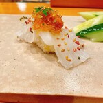 天寿し - アカイカ。天寿しさんの象徴。とびっこ。ごま。うに。