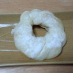 スマイルベーカリー - ホワイトリング　(税抜)100円
