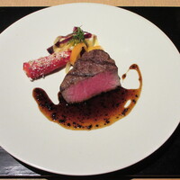 ザ リビング パビリオン by アマン  - 黒毛和牛フィレ肉のロースト トリュフソース 金時人参