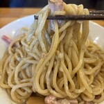 煮干らーめん 川むら - 混ぜた麺リフト