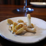 豆もやしの海老のバーニャソース