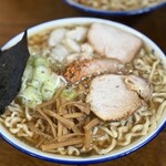ケンちゃんラーメン - 唐辛子を入れるのが先代のおすすめ！