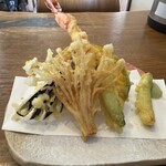 地粉や - 天ダネ＝「みどり大根2」、「海老」、「カボチャ」、「えのき」、「黒舞茸」