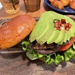 ヴィレッジヴァンガード ダイナー 吉祥寺 - アボガドワサビバーガー