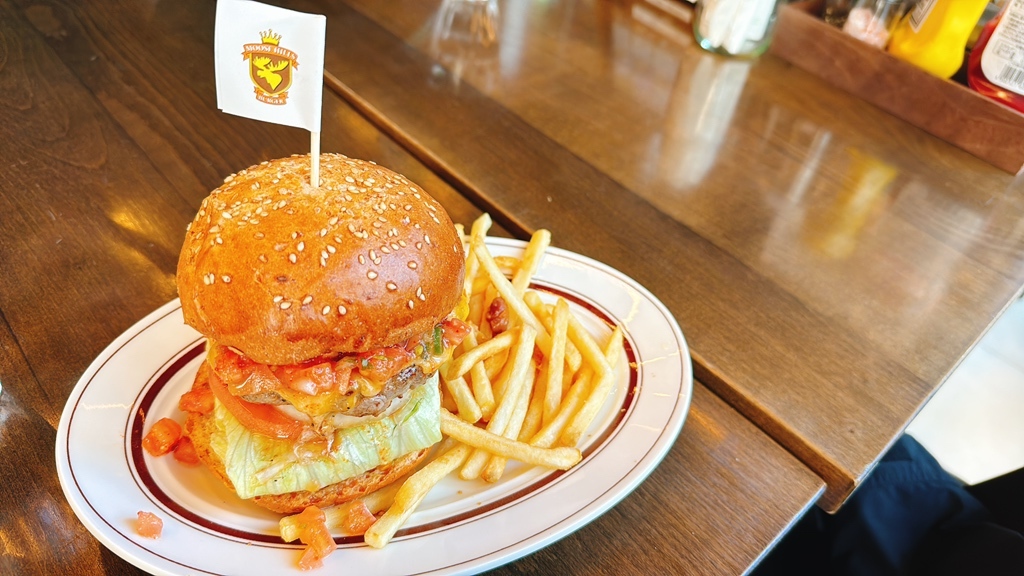 写真 : 【移転】ムースヒルズバーガー 神奈川芸術劇場店 （MOOSE HILLS