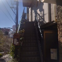 パトゥ - 店内入口　階段を登って2階になります