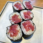 寿司ビストロ 禅 - この断面！関西のお寿司屋さんのよう。理想的な鉄火巻きでした