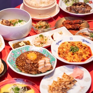 【下の階のお店紹介】ネオン彩る店内で沖縄・中華料理を堪能