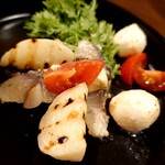 ウエストパパ - 焼き蕪と軽い燻製にした炙りしめ鯖のサラダ仕立て