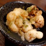 ウエストパパ - カリフラワーと小柱のベニエ・濃い昆布出汁のソース