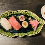 なごみ康 - 鮨　鯛　中トロ　しば漬け　干瓢巻　紅生姜