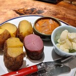 函館開陽亭別邸大三坂 - 「インカのめざめとノーザンルビーのじゃがバター  イカの塩辛付き（750円）」