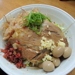 マキシマムザラーメン 初代 極 - 2014年6月3日(火)　6月2～3日限定 汁なしさっぱり塩(プチ)780円(梅・大葉・鰹節入り)細麺仕様+気まぐれ限定トッピング うずら煮玉子(100円) 