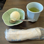 木曽路 - デザート 柚子シャーベット　熱い緑茶が嬉しい