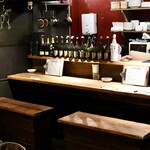 餃子とスパークリング バブルス - カウンターでまったり