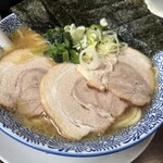 麺匠 大黒 - 横浜家系 中盛サービス 太麺 900円♪