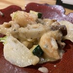 食堂 黒うさぎ - エビと野菜のゴルゴンゾーラチーズ炒め