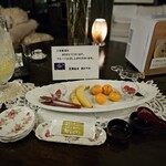 都わすれ - フロント前のフルーツバイキング　好きなときにどうぞ