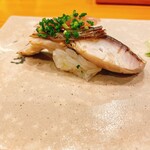 天寿し - 炙りしめ鯖。茗荷。