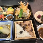 神戸吉兆 リーガロイヤルホテル店 - 松花堂弁当（海老みの揚げ付き）