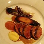 L'API - 鹿肉の炭焼きビーツとフランボワーヴィネガーのソース？