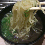 串かつ だるま - 鶏スープ麺の麺は普通の中華麺です。