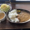 赤い屋根の喫茶店 駅舎