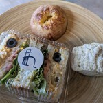 Jardin h - サンドイッチ、スコーン、とうもろこしのパン