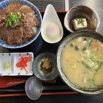 ひめ路 - 赤牛丼大盛り だご汁 温玉