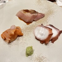 鮨 加 - 佐島のタコ　塩
                    宮城の赤貝
                    北海道の噴火湾　ぷり