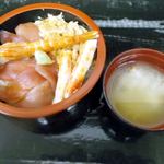 だるま - 海鮮丼480円＋ご飯大盛り100円＋カニ入お味噌汁30円