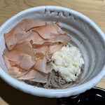 いさのみせ - おろし蕎麦　鰹節は直前に削ってくれます。