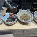 いさのみせ - カウンター上のおばんざい