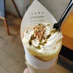 GELATO&CAFFEいざわ苺園 - ピスタチオクレープ