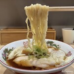 Dios Dragón - 麺は平打ち麺