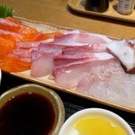 天然魚と七輪焼き 隠れ居酒屋 雑魚や - 淡路産サクラマスと紀州産ブリトロと明石鯛と明石タコぶつ造り