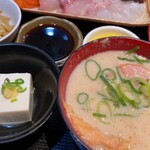 天然魚と七輪焼き 隠れ居酒屋 雑魚や - 粕汁