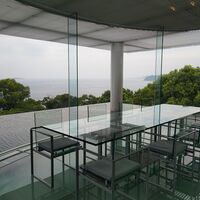 ATAMI 海峯楼 - テーブルも椅子もガラス