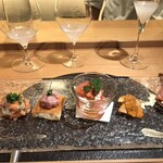 にほんしゅ椿 日本酒BAR - 洋梨サーモン雲丹のタルタル・トロパン・濃厚カプレーゼ・あん肝奈良漬け・柿生ハム